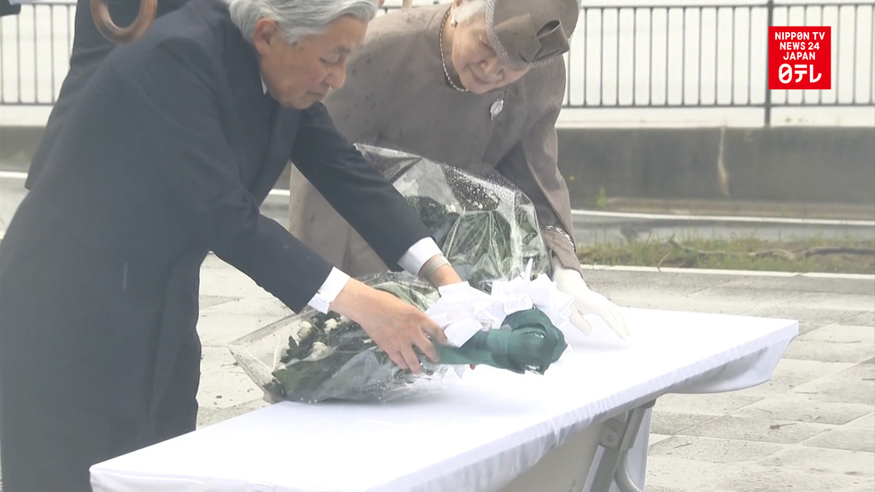 Imperial couple pays respects to tsunami victims