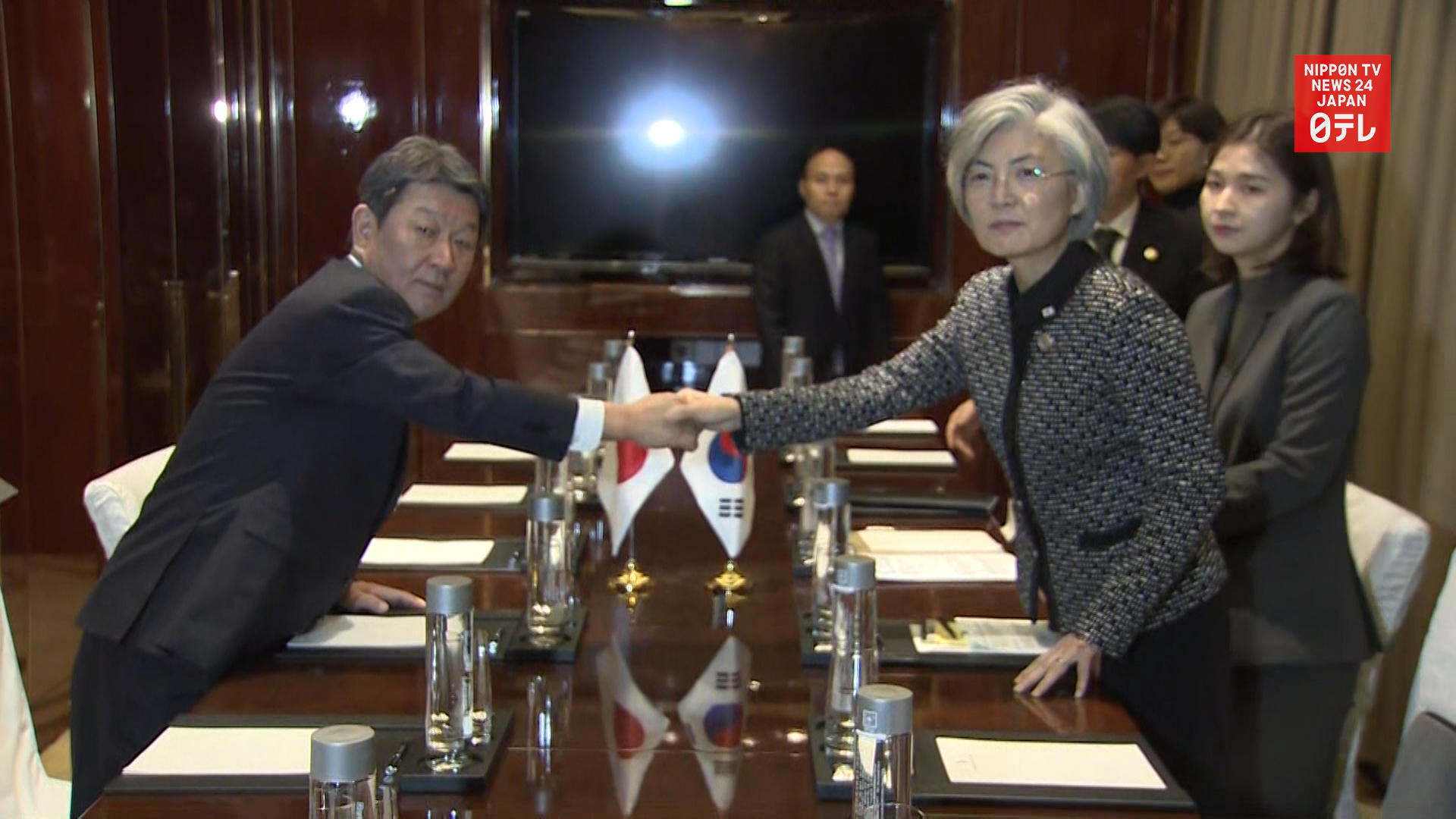 Japan, S. Korea foreign ministers meet ahead of summit