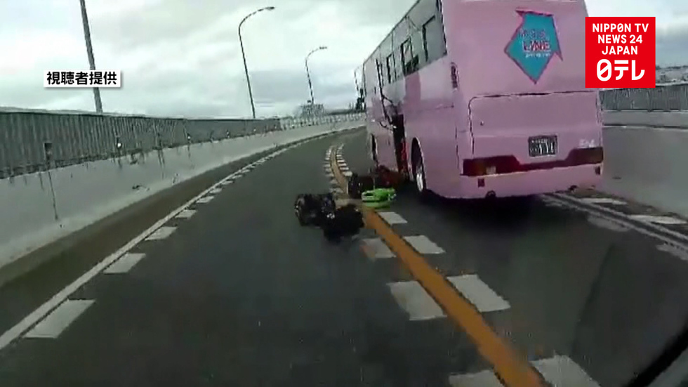 Sightseeing bus scatters suitcases on highway 