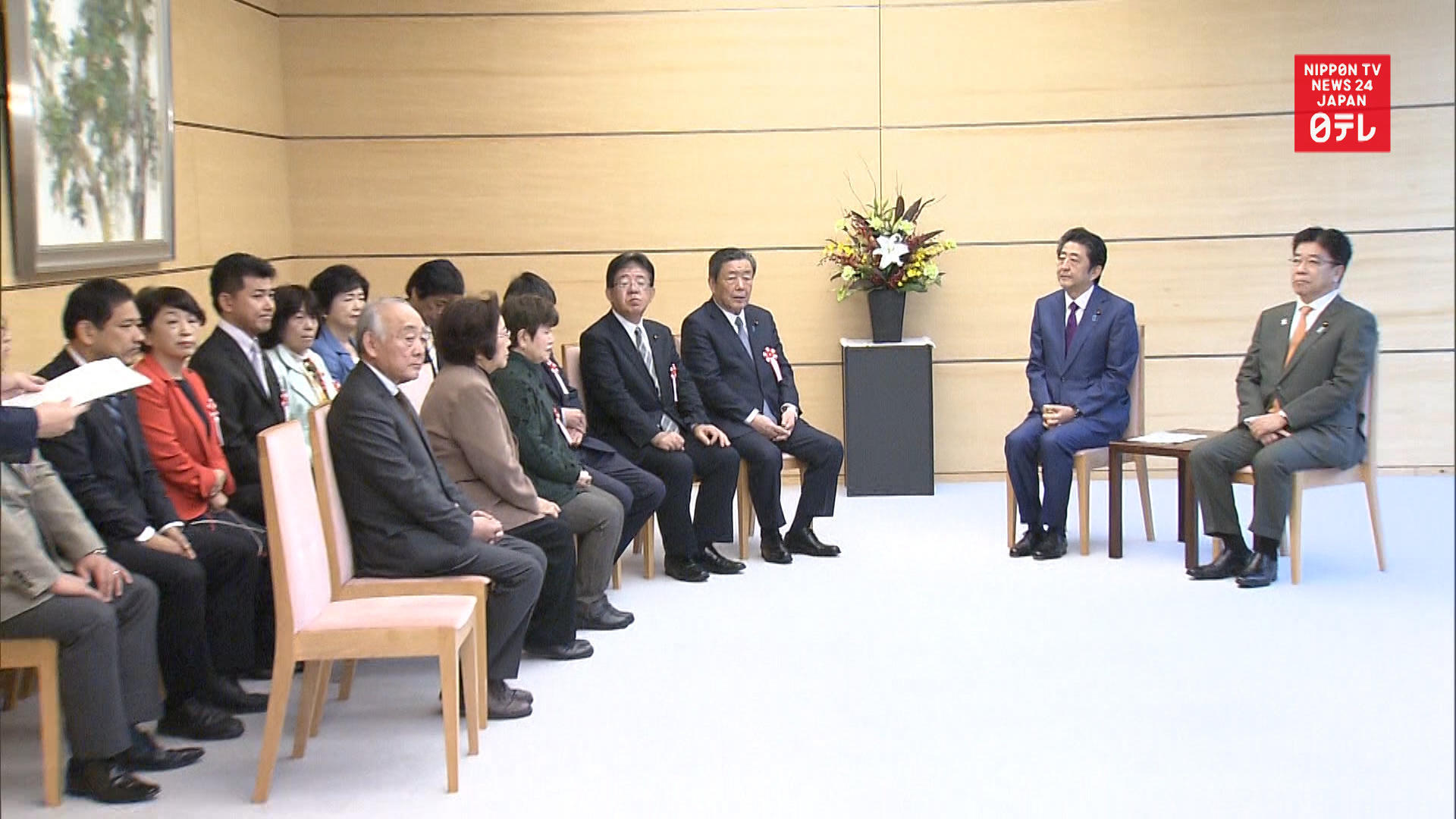 PM Abe meets with families of former leprosy patients