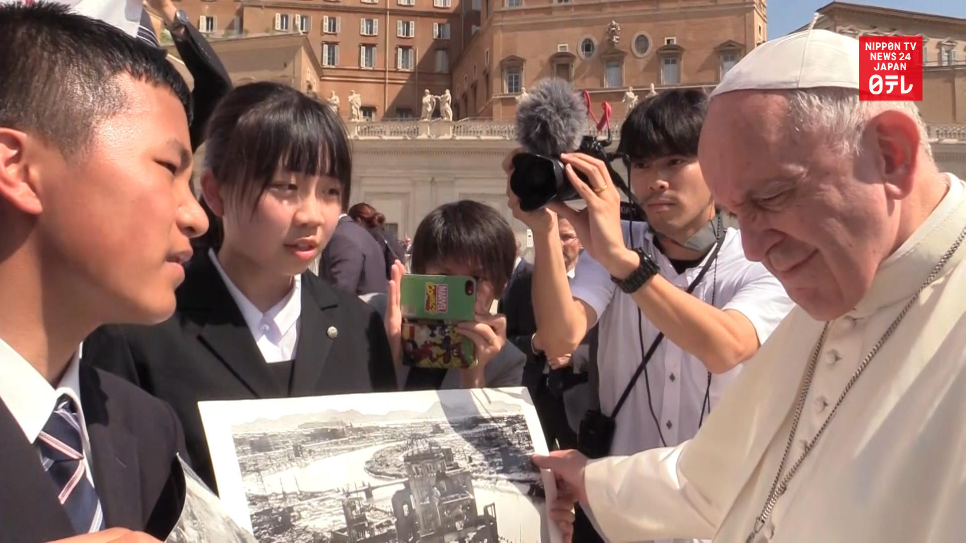 Japanese high schoolers meet Pope Francis