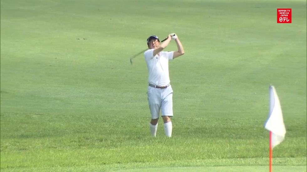 Prime Minister Abe enjoys golfing