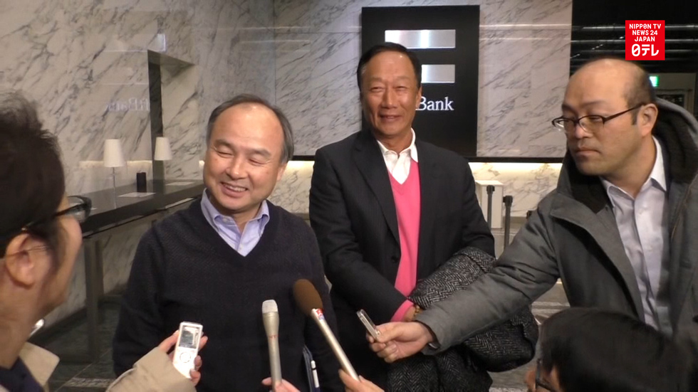 Softbank, Foxconn presidents meet ahead of Sharp deadline