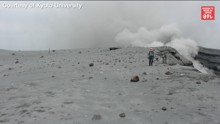 Scientists approach Mt. Aso caldera