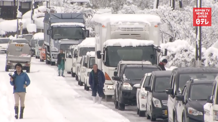 More than 200 cars stranded by snow in western Japan