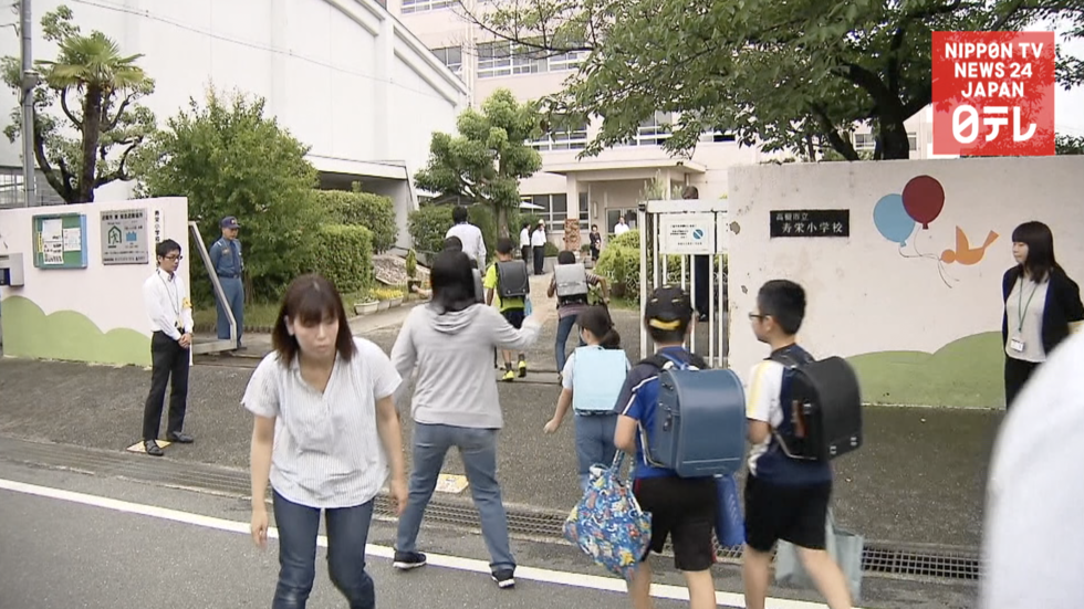 Kids return to quake-hit Takatsuki school  