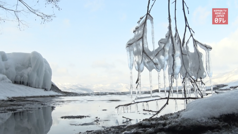 Winter drapes Lake Towada in 'Shibuki-Gori'