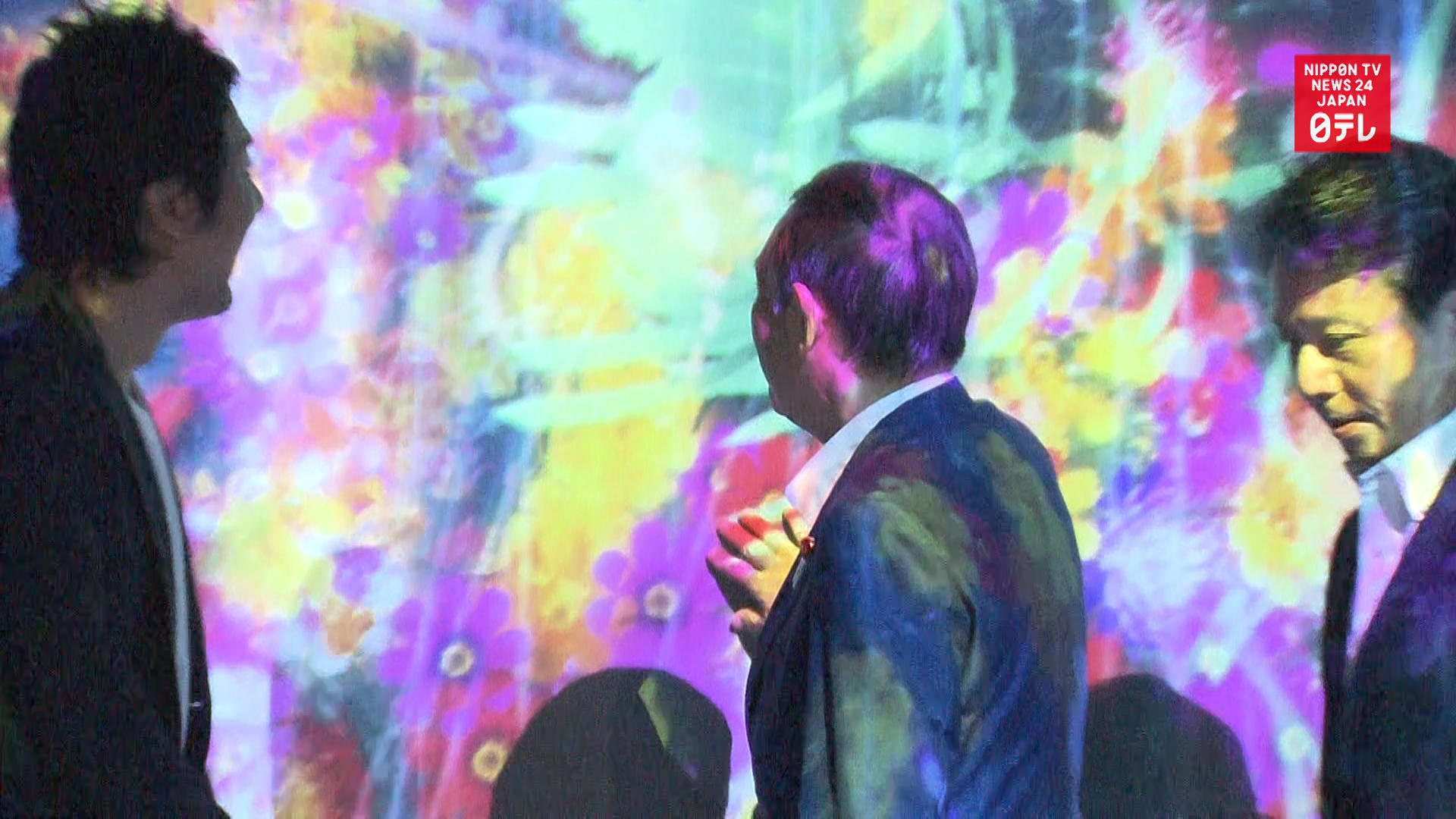 Top Abe official visits projection mapping exhibit