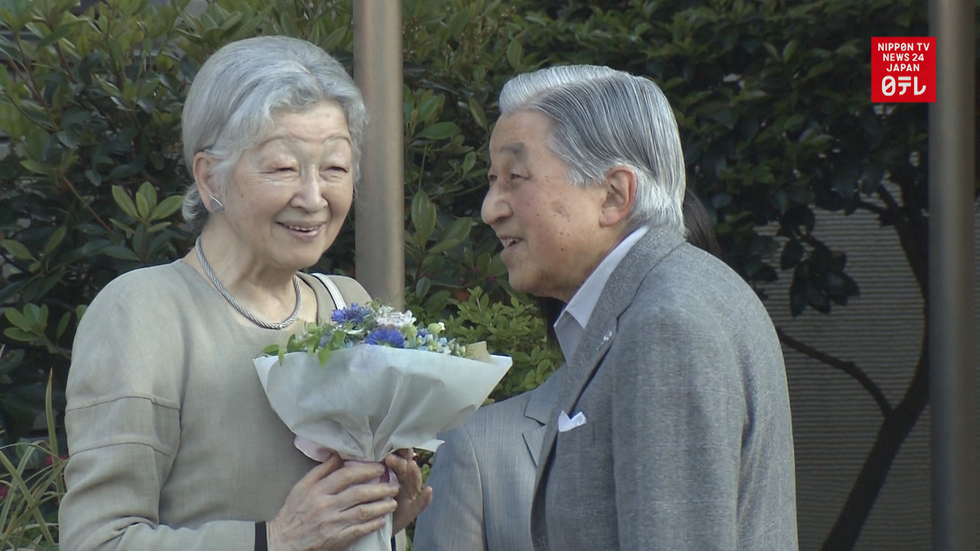Emperor Emeritus Akihito and Empress Emerita Michiko visit tennis court