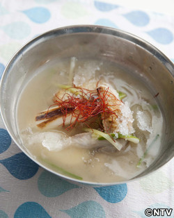 もこみち流　鶏手羽とじゃがいものスープ（韓国風）　～クラッシュアイスで～