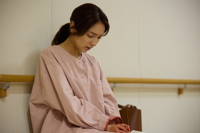 『10回切って倒れない木はない』第9話 ミンソク(志尊淳)を襲った養母・キョンファ(キム・ジュリョン)の狂気の刃 ミンソクを救うため拓人(京本 ...