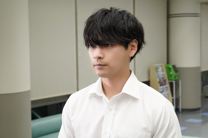 二月の勝者」加藤シゲアキ演じるライバル校のトップ講師 灰谷純が桜花