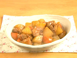 大根 と 鶏肉 の 煮物