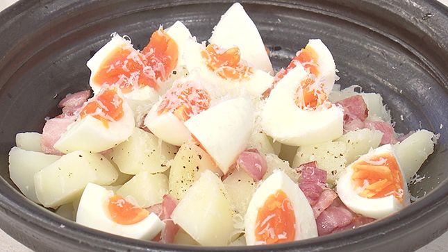 じゃが芋とゆで卵のホットサラダ