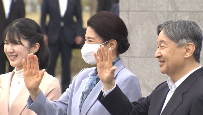 Imperial family visits 3 coastal towns to wrap up 2-day Fukushima trip