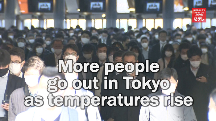 More people go out in Tokyo as temperatures rise