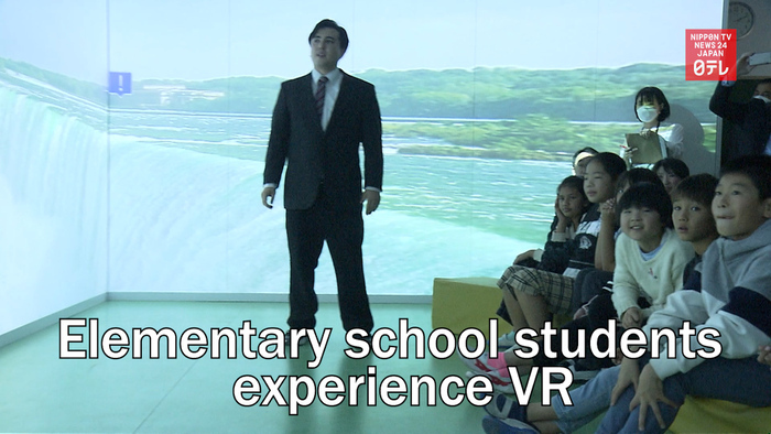 Elementary school students in Tokyo experience VR