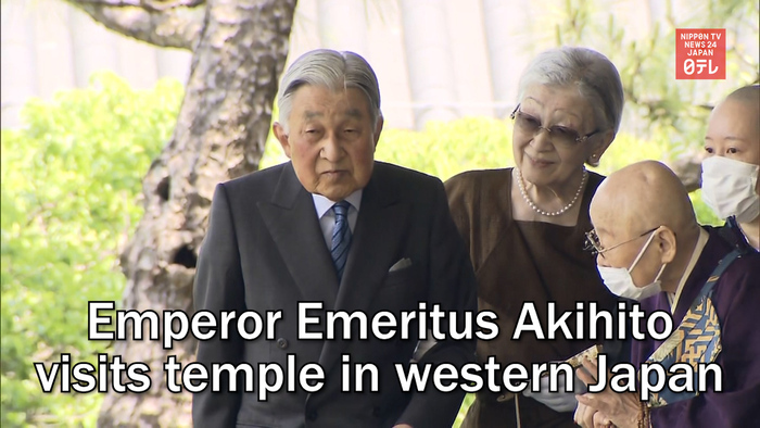 Emperor Emeritus Akihito visits temple in western Japan