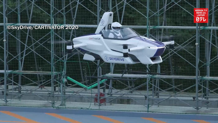 Manned flying car goes on test flight