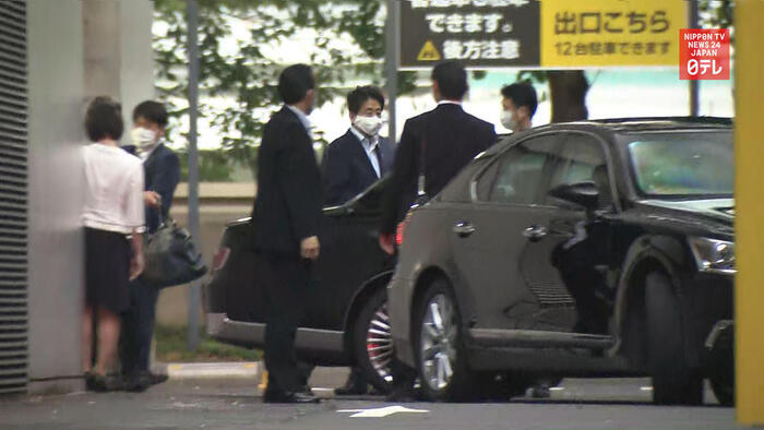 PM Abe visits hospital for test