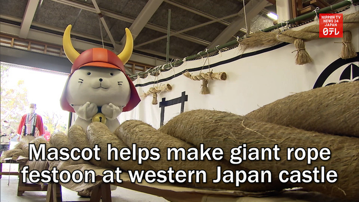 Mascot helps make giant rope festoon at western Japan castle
