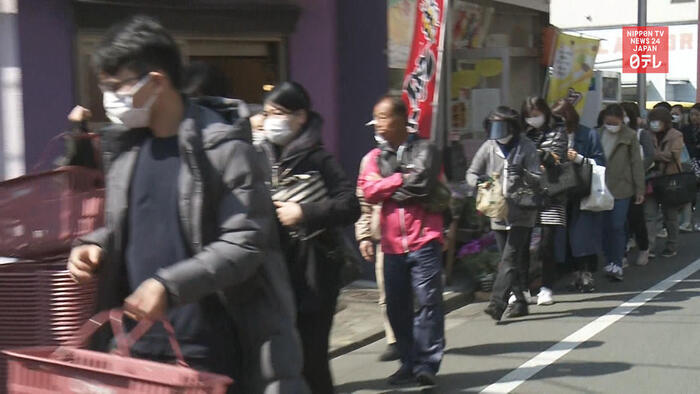 Tokyoites panic buy after governor's 'stay home' request