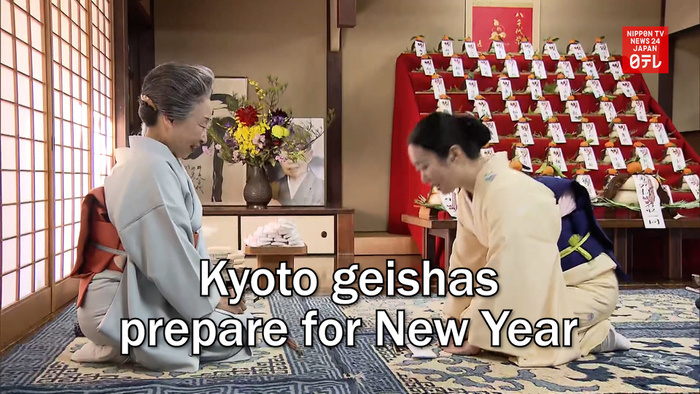 Kyoto geishas prepare for New Year