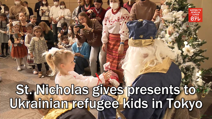 St. Nicholas gives presents to Ukrainian refugee kids in Tokyo