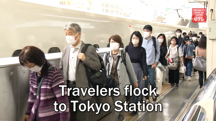 Travelers flock to Tokyo Station