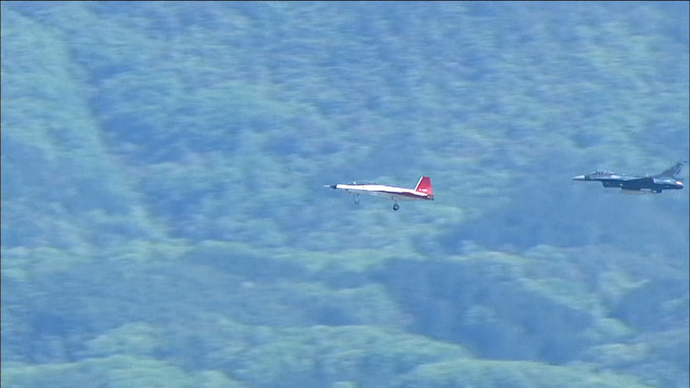 1st Japan-built stealth jet makes maiden flight