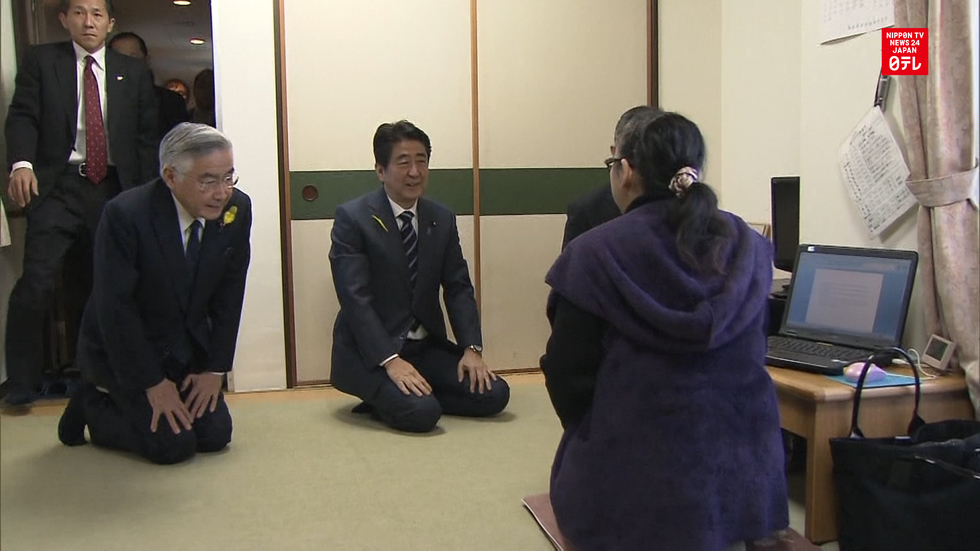 Prime Minister Abe visits rehab center