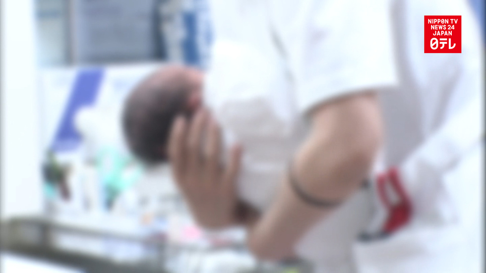 Births in Japan slip below 1 million