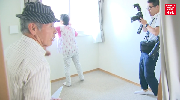 Quake refugees face hardships 