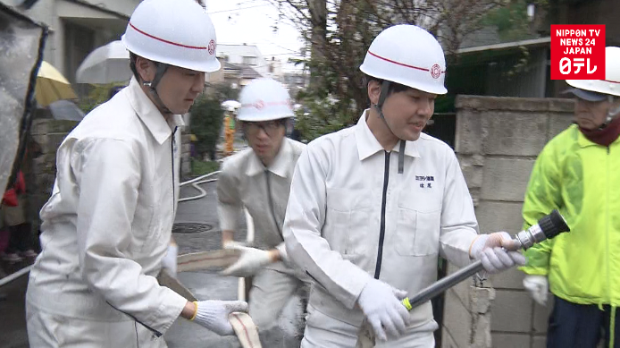 Tokyo firefighters drill in dense housing 