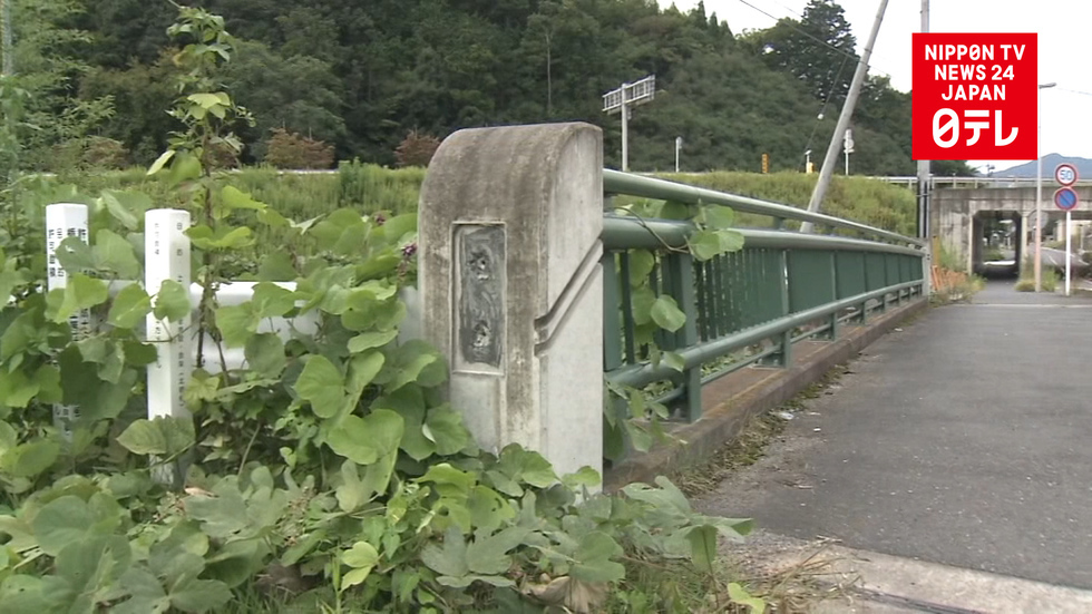  Baffling robberies leave bridges nameless