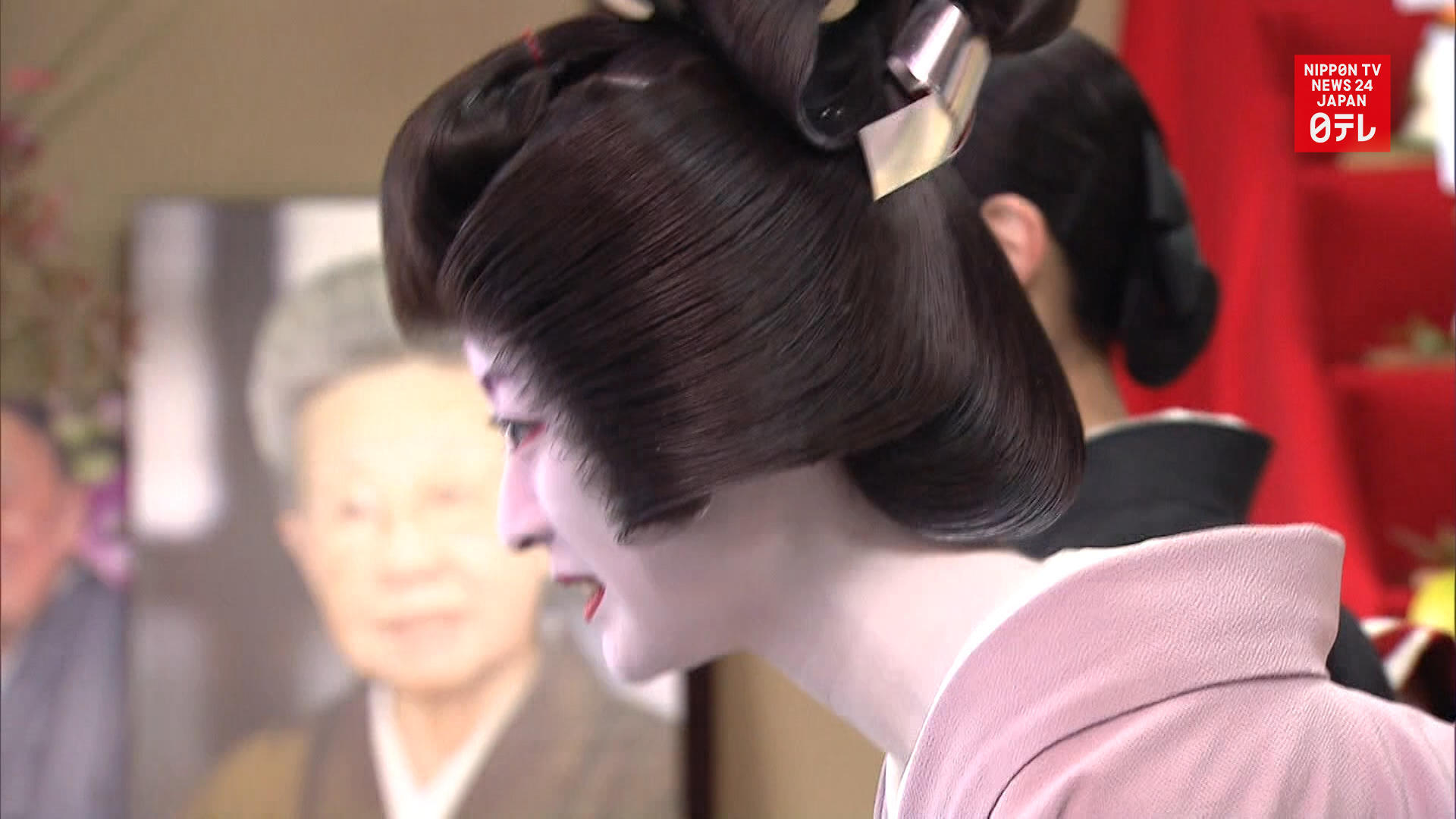 Kyoto's geisha prepare for New Year