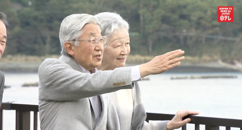 Imperial Couple visit tsunami-hit Iwate 