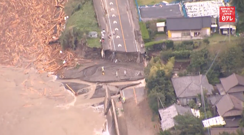 Typhoon Malakas churns up Pacific coast