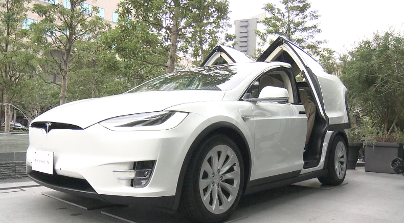 Tesla SUV debuts in Japan 