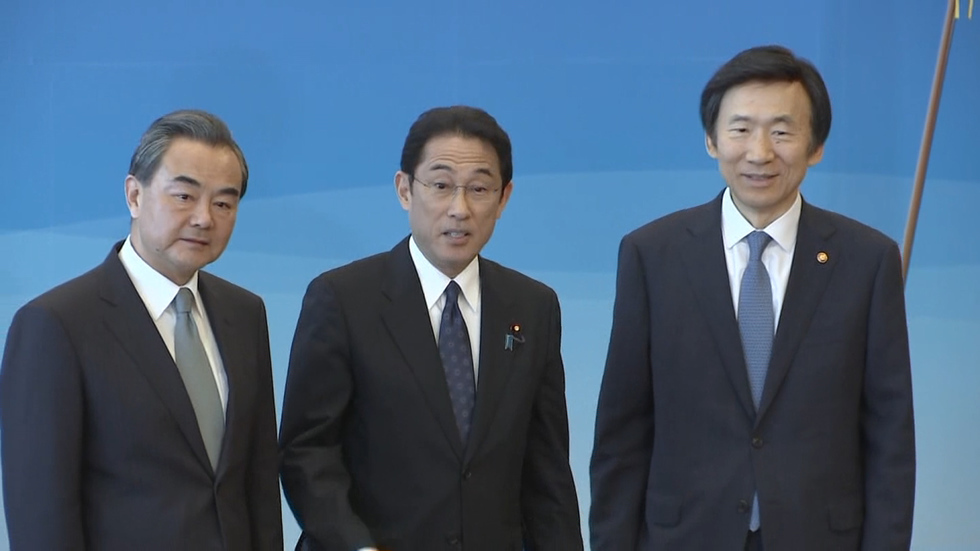 North Korea launches missile toward Japan