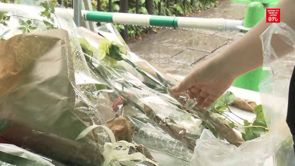 People mourn death of oldest elephant
