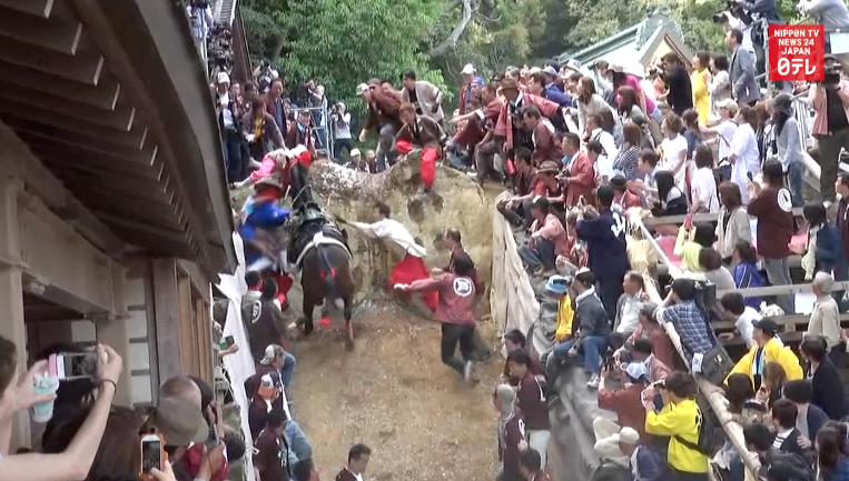 Tado Festival riders leap 2-meter wall