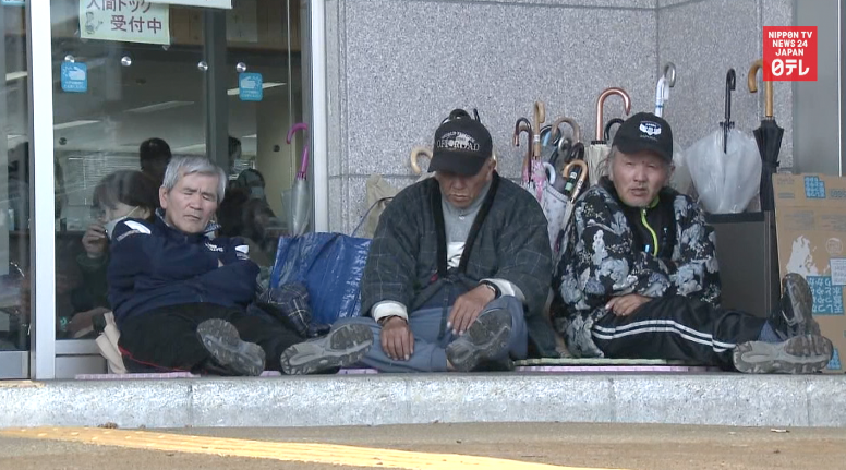 Govt speeding food delivery to quake victims