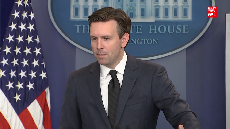 Obama considers Hiroshima visit