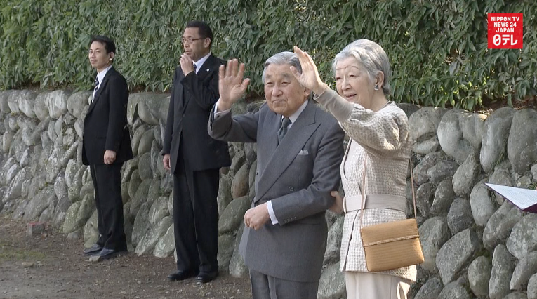 Imperial Couple visits tomb, sake maker