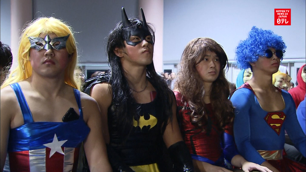 Kyoto Univ. students enjoy cos-playful graduation