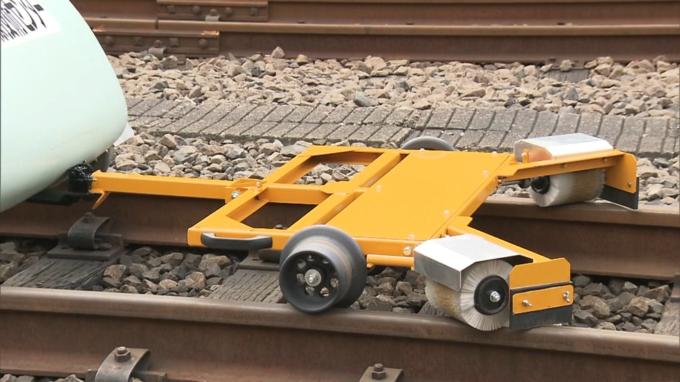 JR ready to clear volcanic ash from tracks