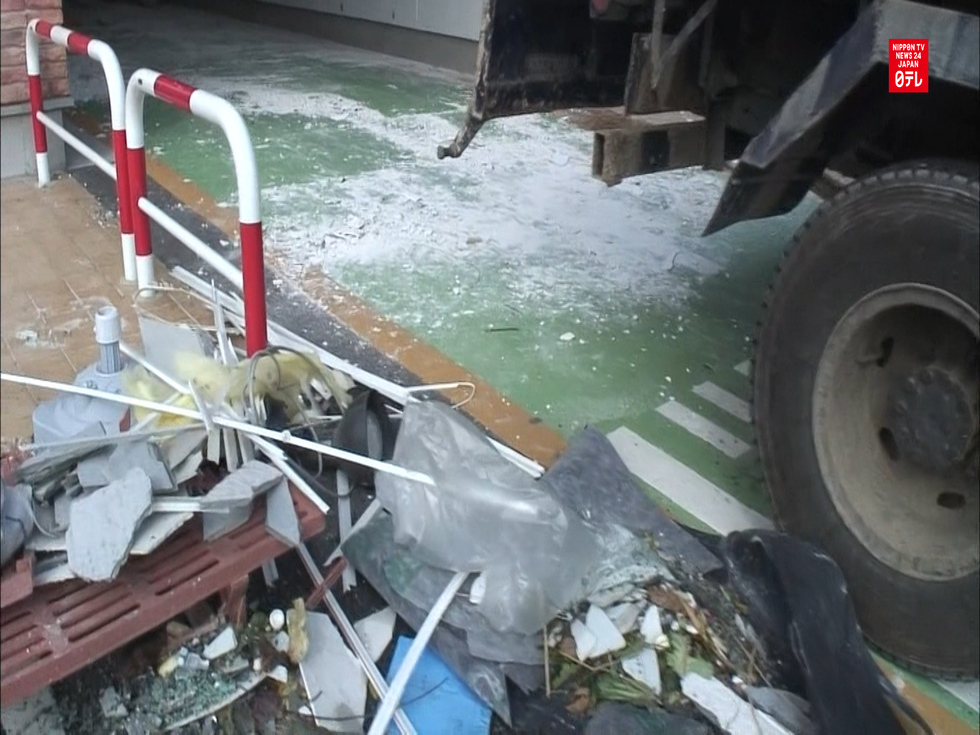 Midnight gusts wreak havoc