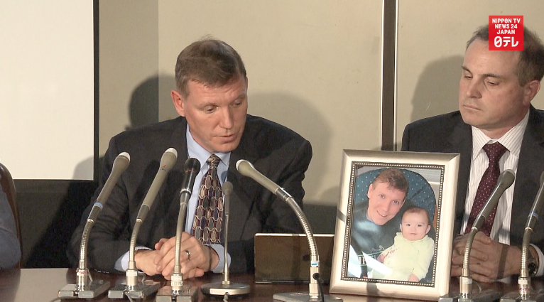 American man appeals for daughter's return 