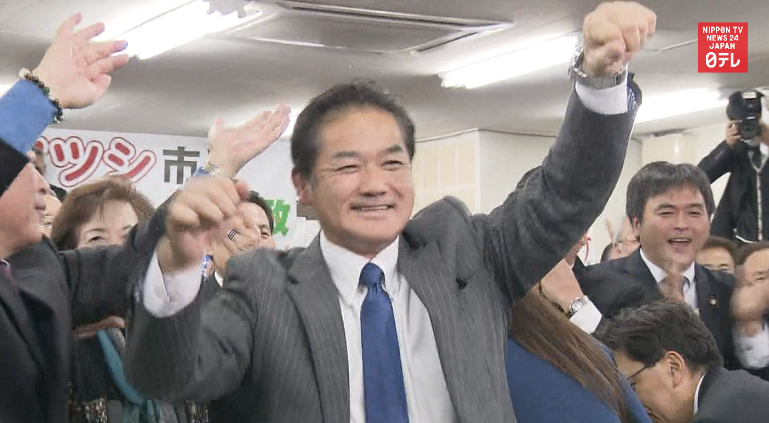 Mayor's reelection gives push to Okinawa base move 